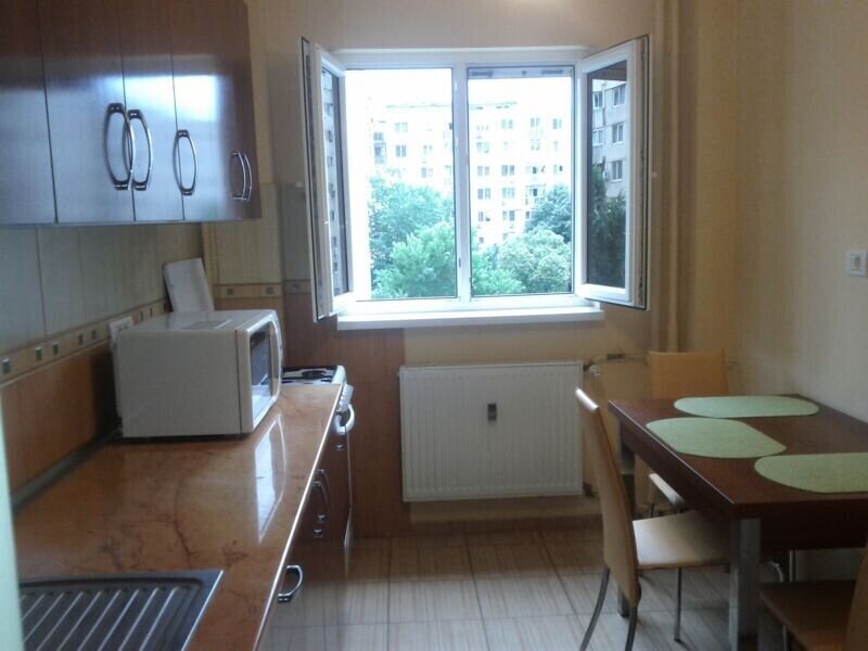 Basarabia, Tina Petre, 2 camere, etaj intermediar, liber de la 10.04.2026